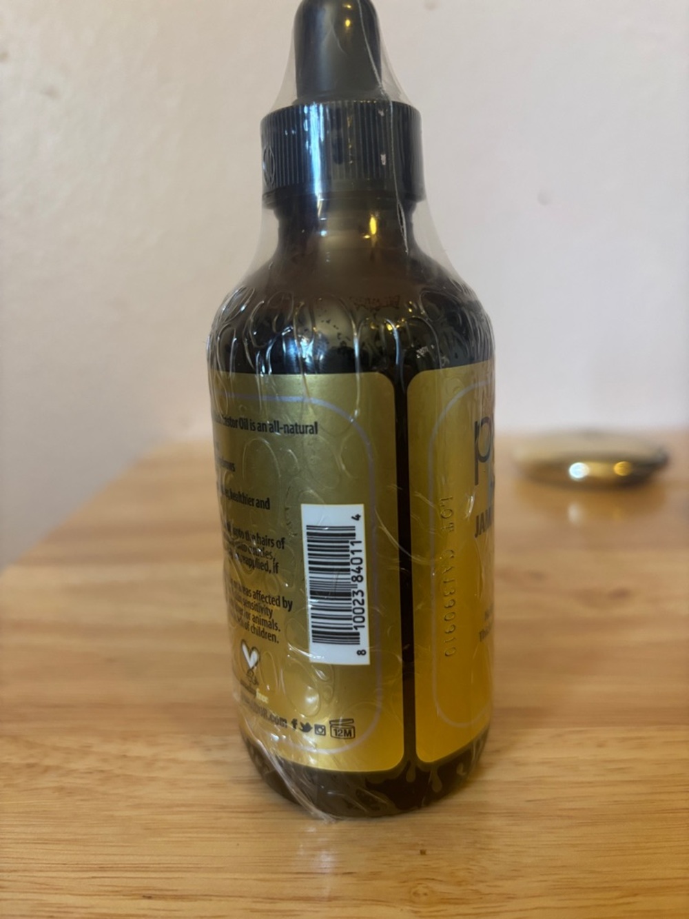 100% Pure Organic Jamaican Black Castor Oil - Black Bottle - Picture 3 of 3